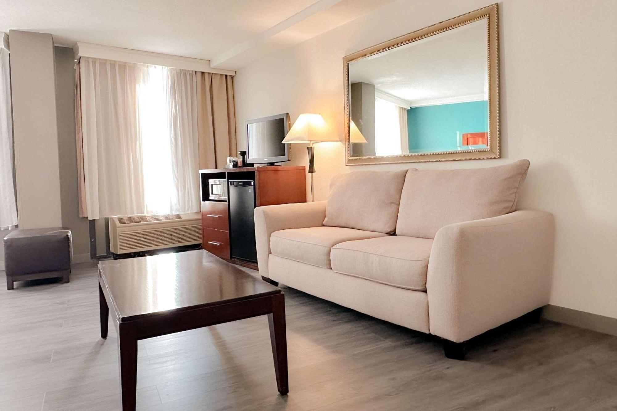 Comfort Inn & Suites Kissimmee By The Parks Four Corners Экстерьер фото
