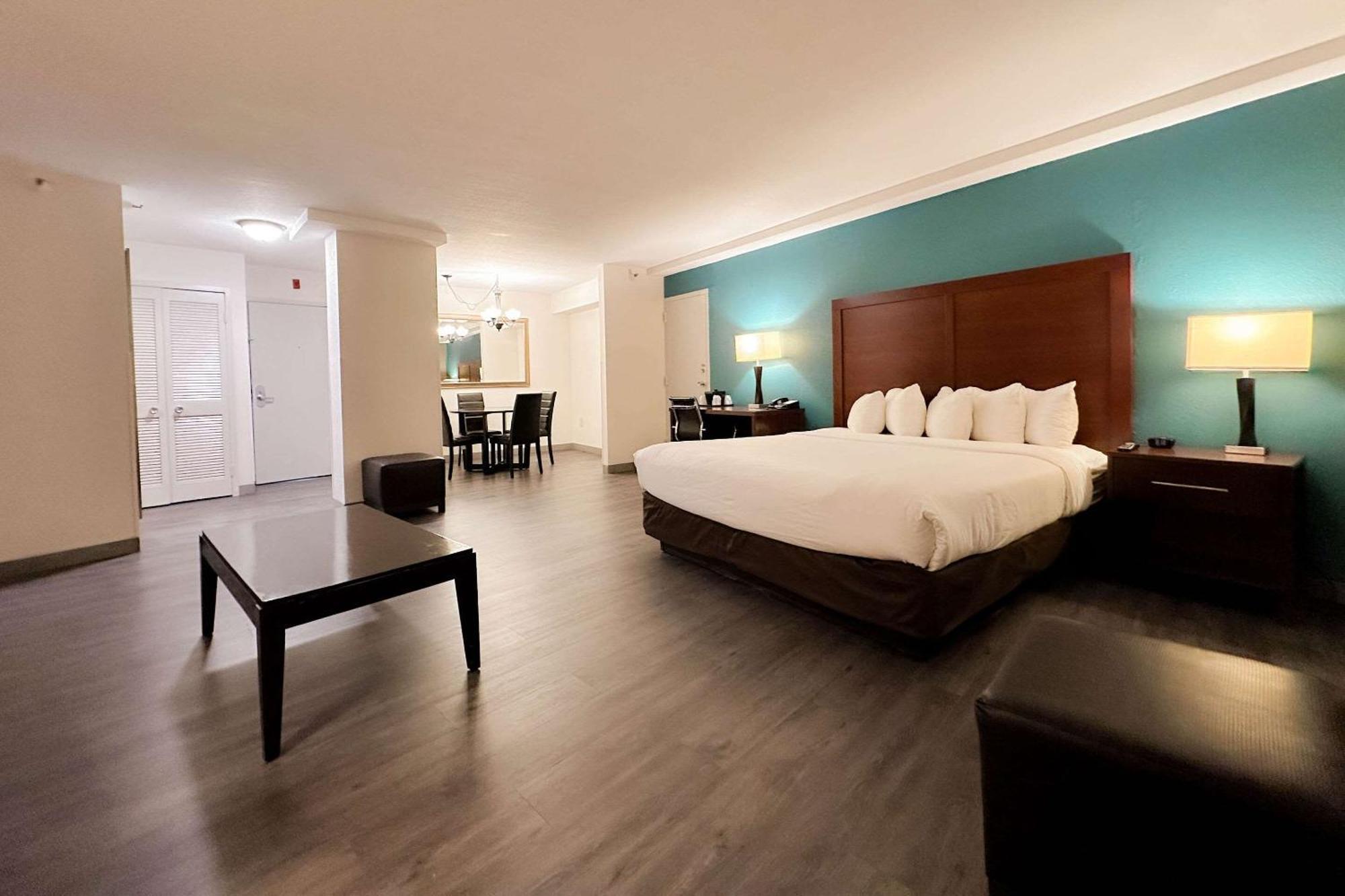 Comfort Inn & Suites Kissimmee By The Parks Four Corners Экстерьер фото